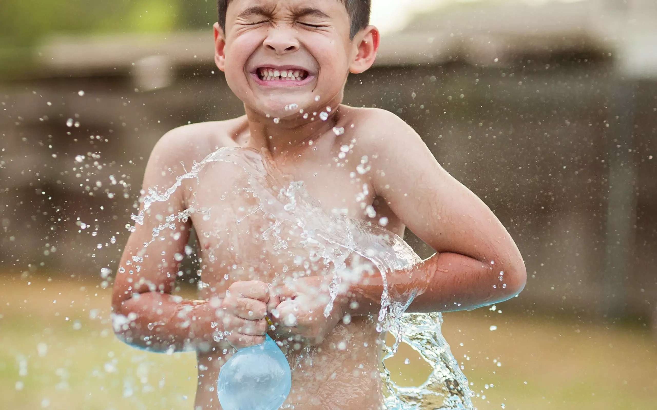 Biodegradable water balloons vs. traditional balloons