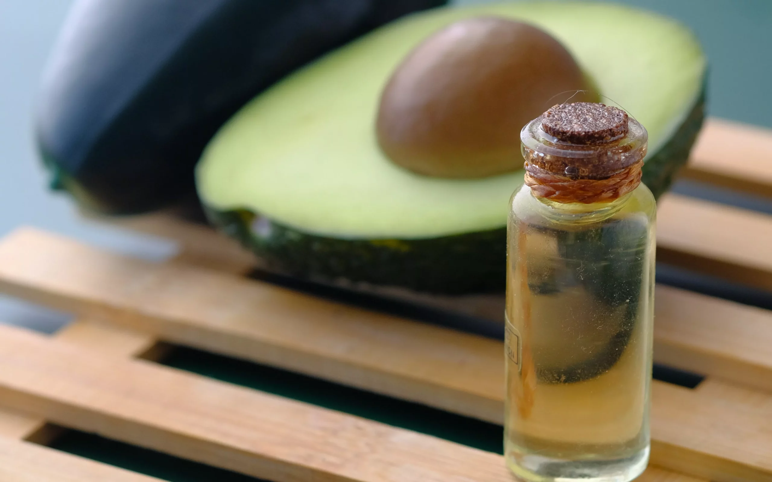 Avocado oil's vitamin E benefits for heat-styled hair