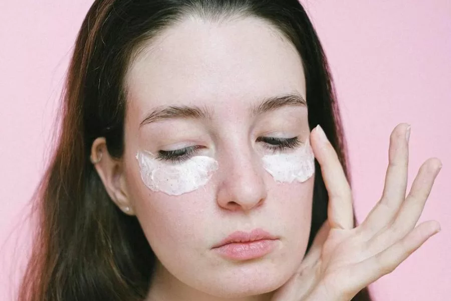 What To Look For In The Best Eye Creams For Puffiness?